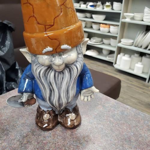 Gnome-with-planter-hat